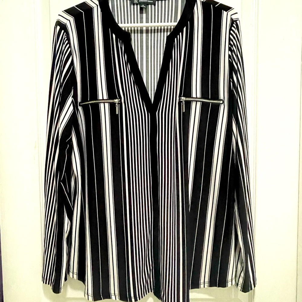 Women’s blouse, size XL.